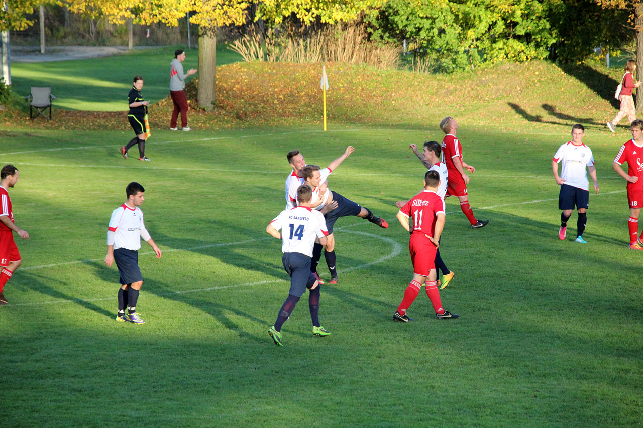 Elfmetertor in der Nachspielzeit läßt Saalfelder jubeln