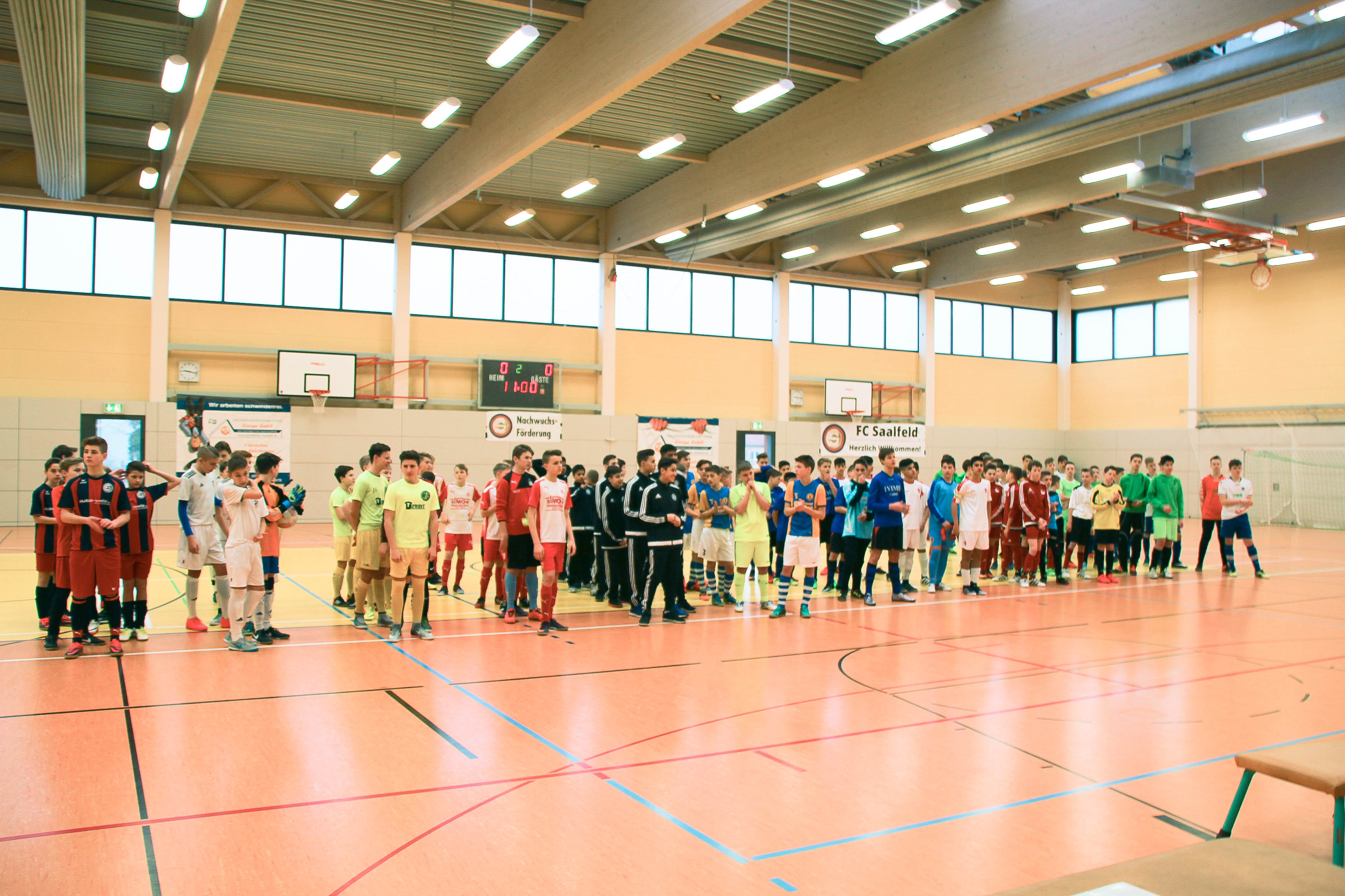 Hochwertiger Fußball beim 2. Dachdecker Gierga Indoor-Cup