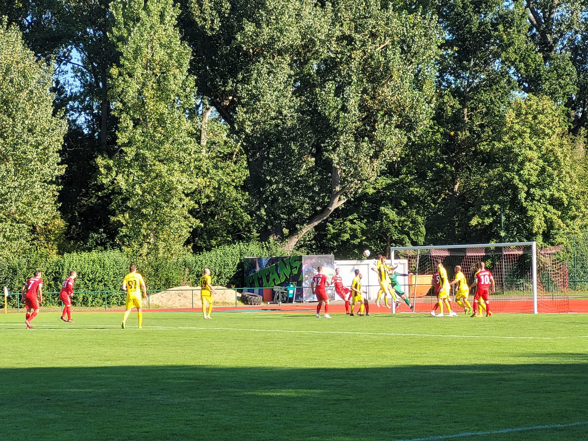 Favorit Weida gewinnt an den Saalewiesen